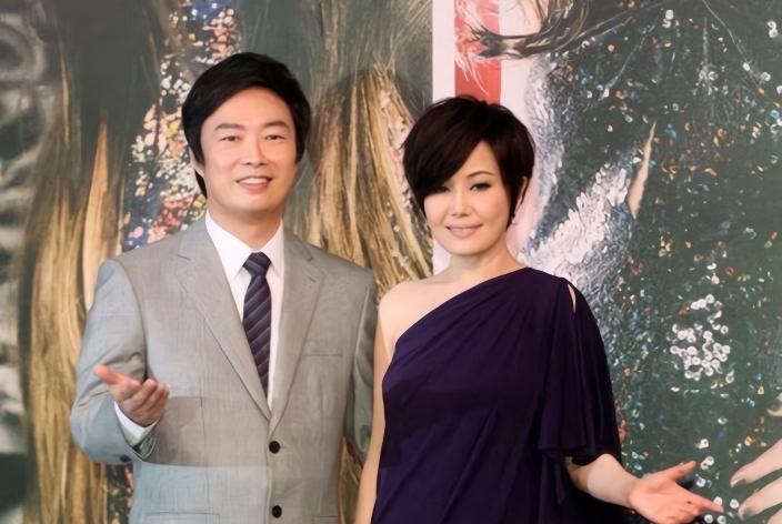 费玉清,1955年出生于台湾一个普通家庭.