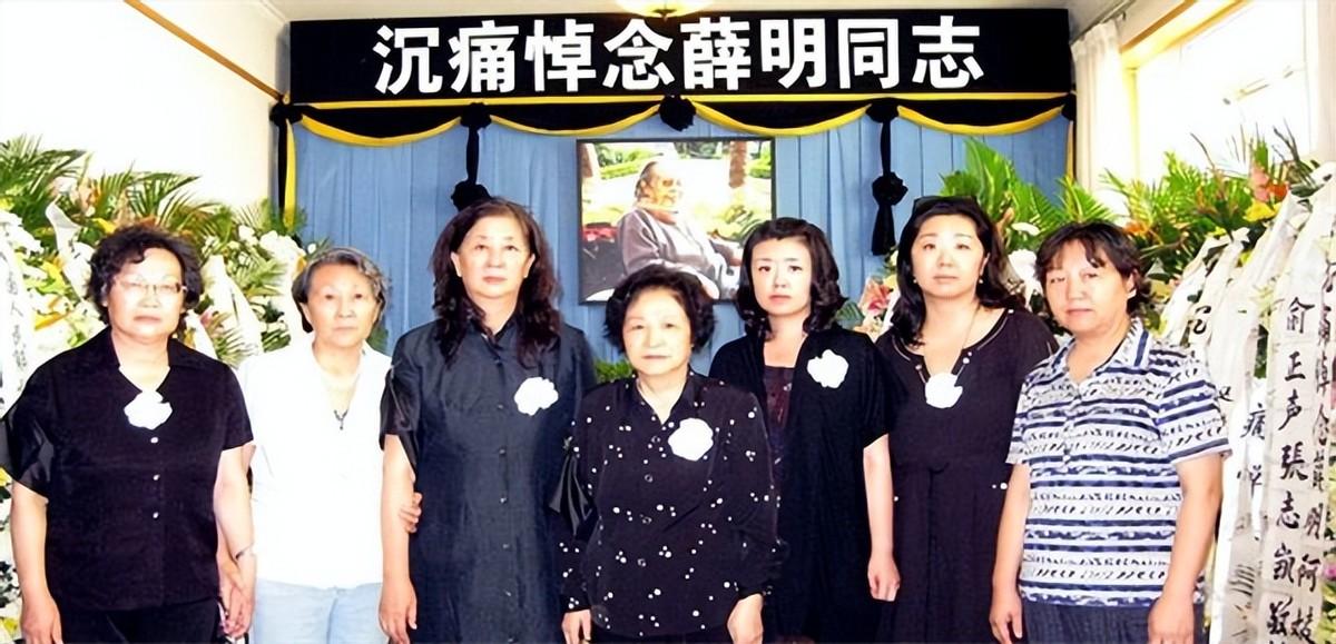 85岁的薛明一定要参加儿子贺鹏飞遗体告别一段话让人泪奔