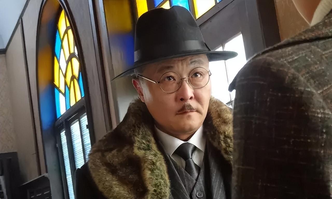 回顾钱波曾和妻子分居16年一生无儿无女现将狗狗当成孩子去养