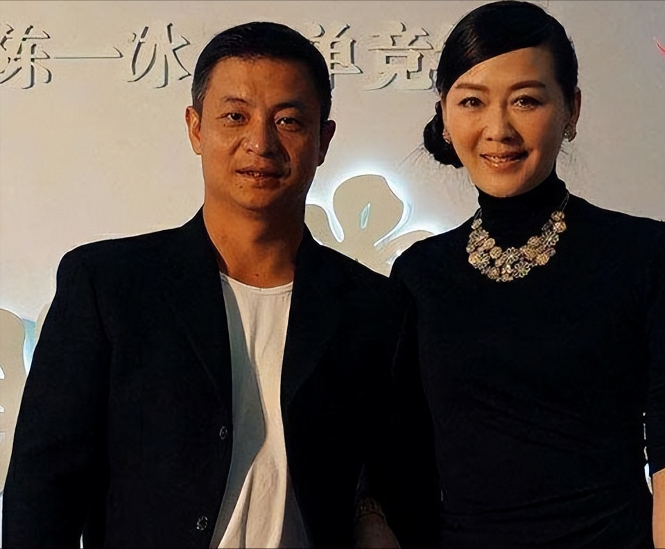 李琳和李大双的婚姻看似无可挑剔,但我们又能肯定孩子的缺失不会成为
