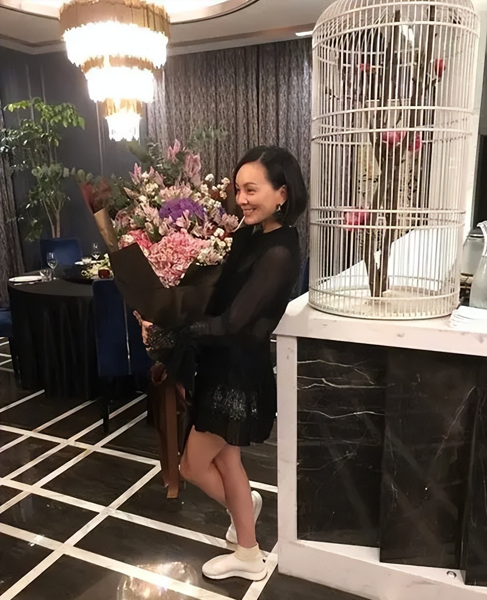 在认识这第二个香港富商的时候,王琳是很理智的.