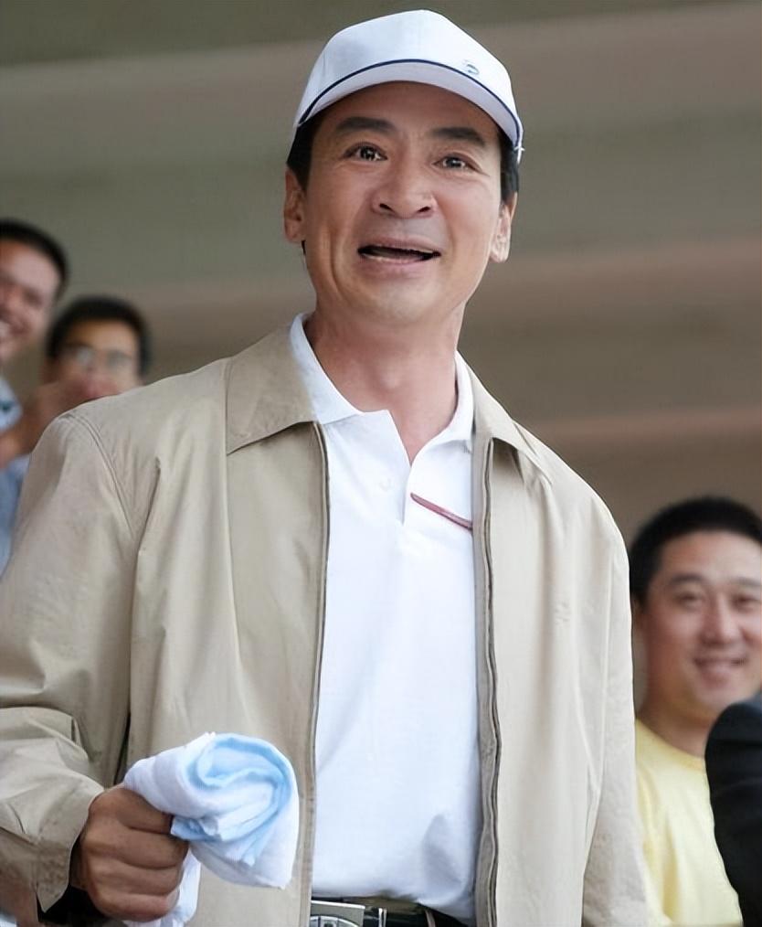 回顾69岁寇振海现状白发老态儿子上高中妻子风韵犹存