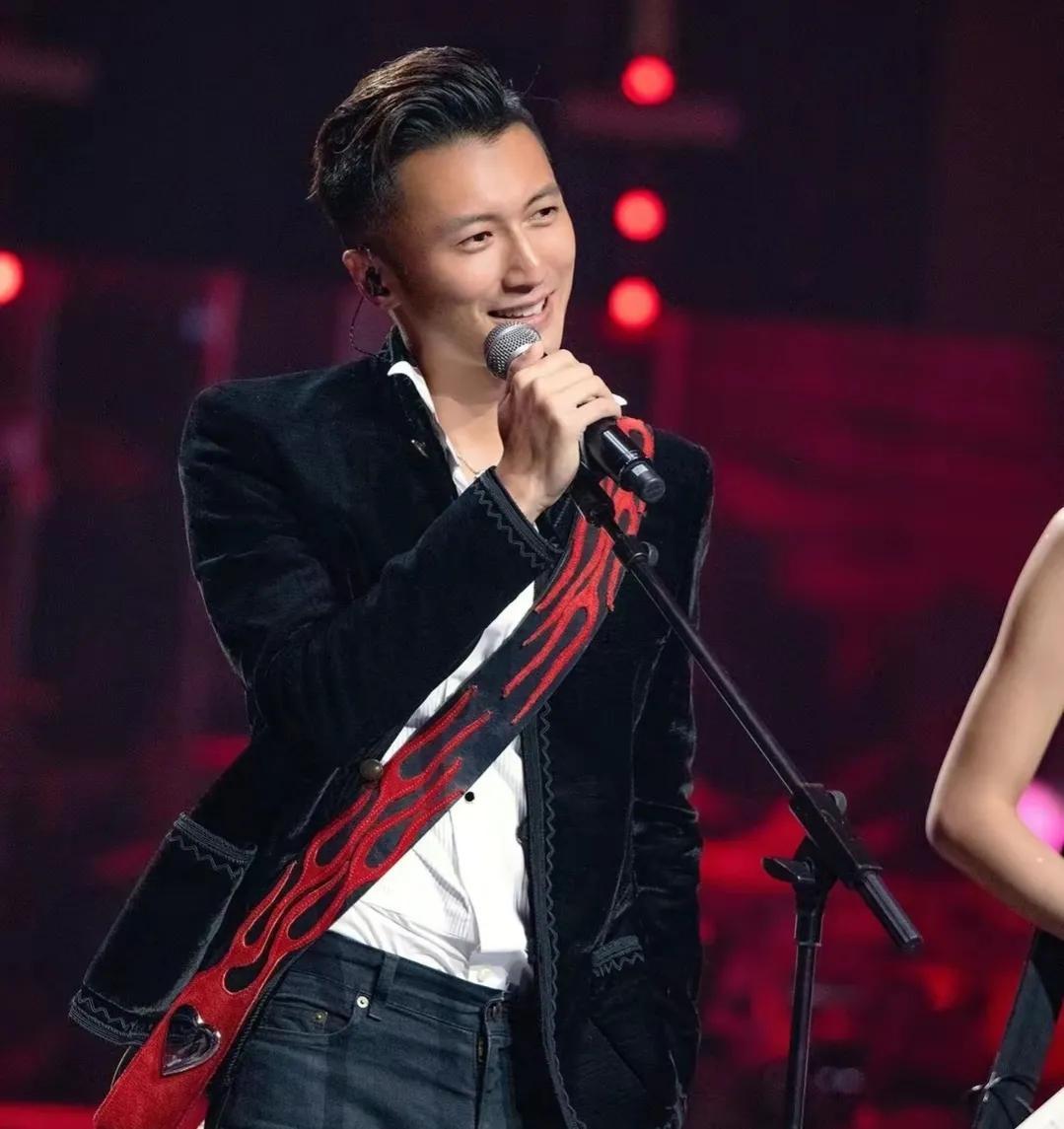 回顾霍汶希捧红谢霆锋坚持未婚生女她的故事比想象中精彩