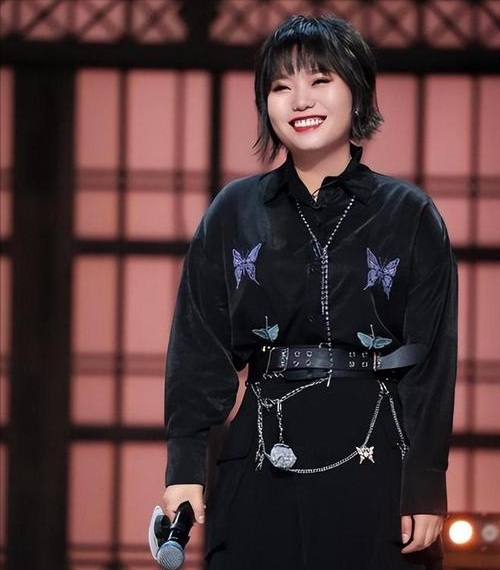 李雪琴综艺近照曝光身材暴瘦颜值飙升网友称其酷似韩国女团