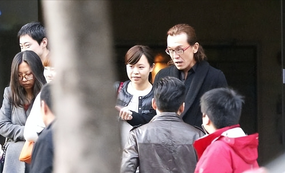 回顾李咏时隔5年死因被揭开不是去美国享福是怕年迈父母担心