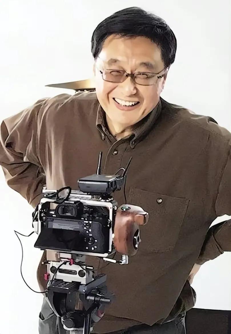 回顾倪萍前夫王文澜抛弃先天性疾病儿子至今69岁单身未娶