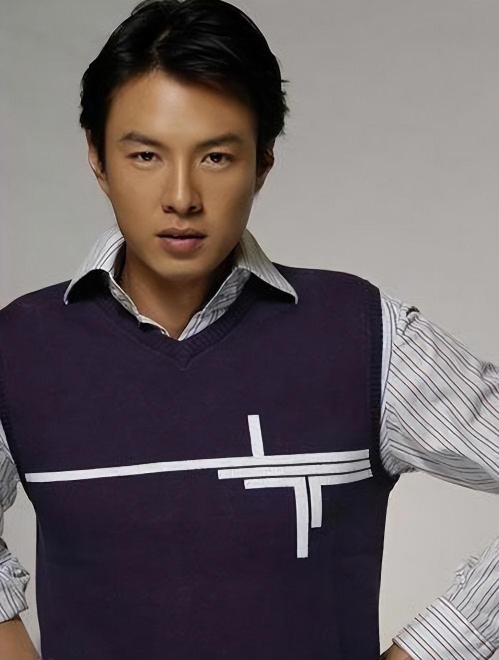 回顾朱铁因穷被女友嫌弃一气之下娶普通女老师如今过得怎么样