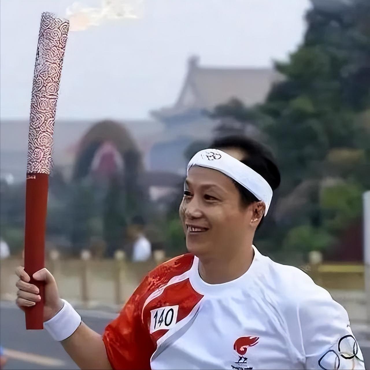 回顾罗京儿子名字取自唐诗高中毕业赴美留学越来越像父亲