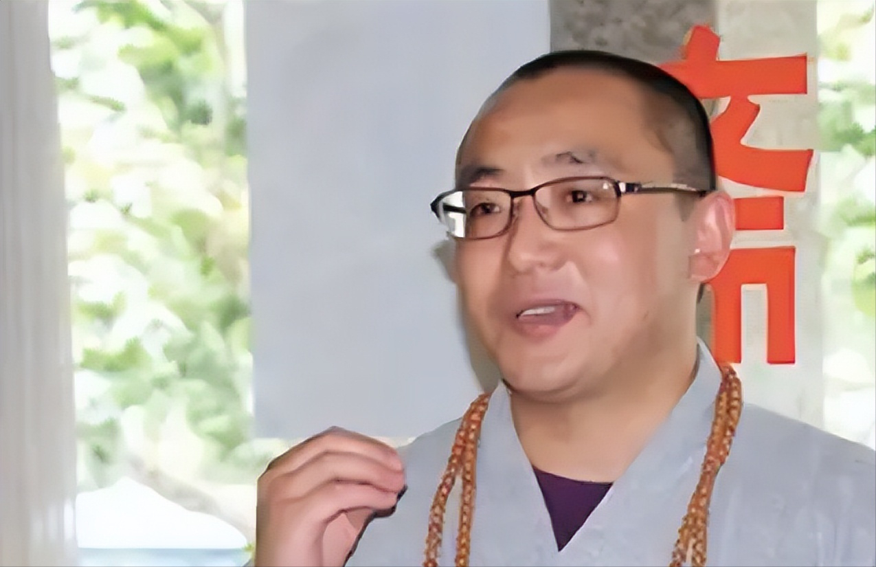 入寺后,徐心联晚睡早起,勤勤恳恳,包揽全部清洁工作,颇得方丈赏识.
