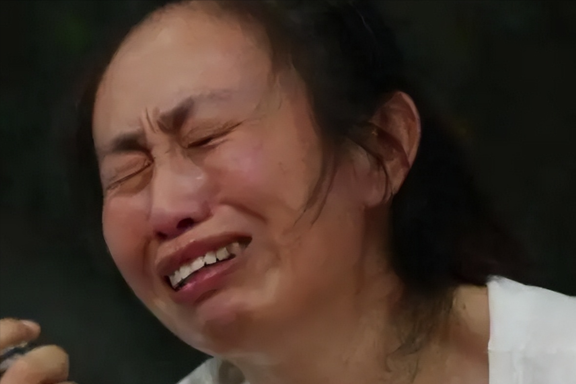 回顾主持人王静去世从确诊到去世仅七个月头发掉光令人心疼