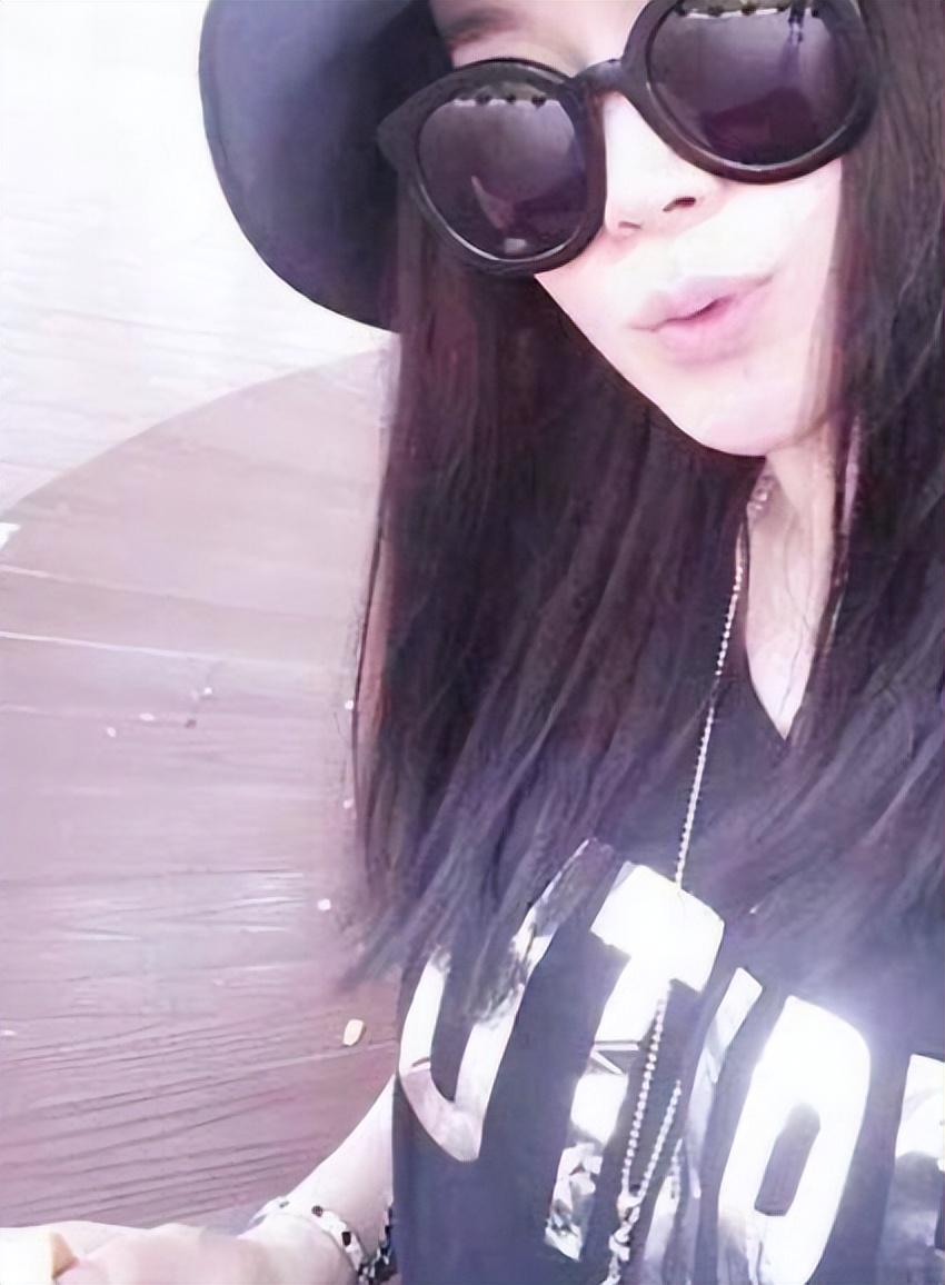 回顾关婷娜21岁跟随赵本山成名背后有艰辛40岁婚恋成难题