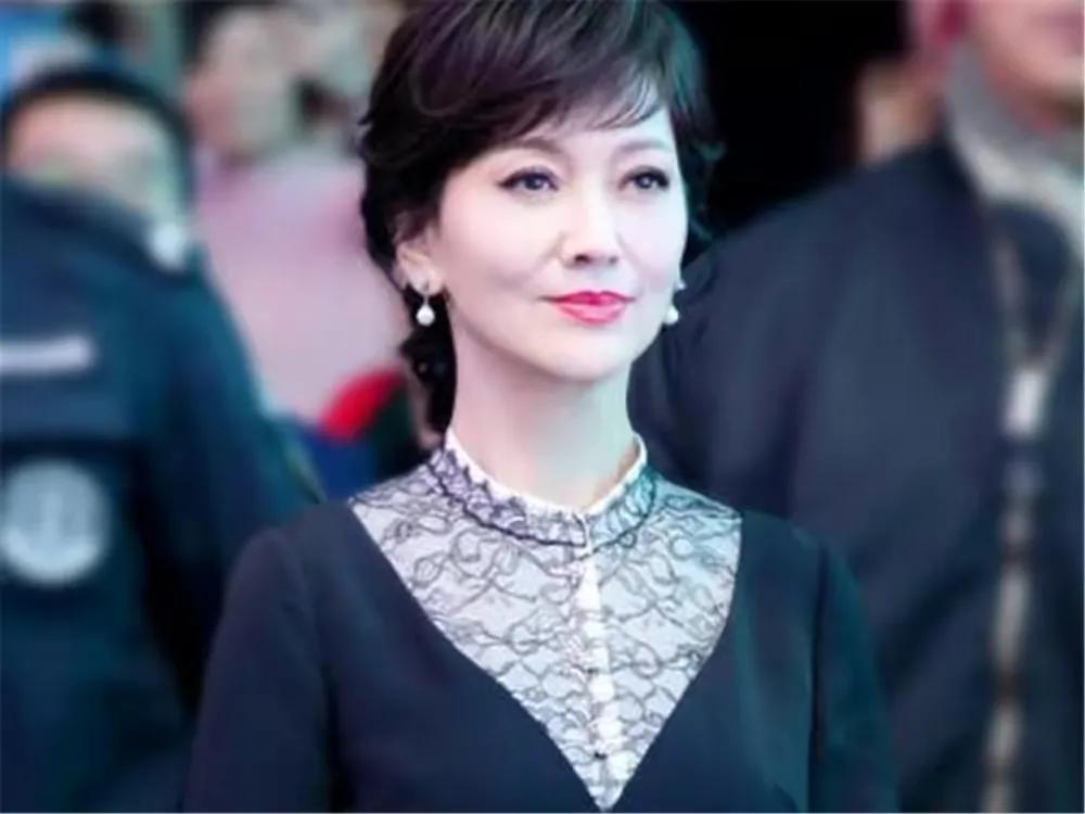 回顾赵雅芝的骄傲三个儿子都是学霸今大儿子44岁二儿子40岁