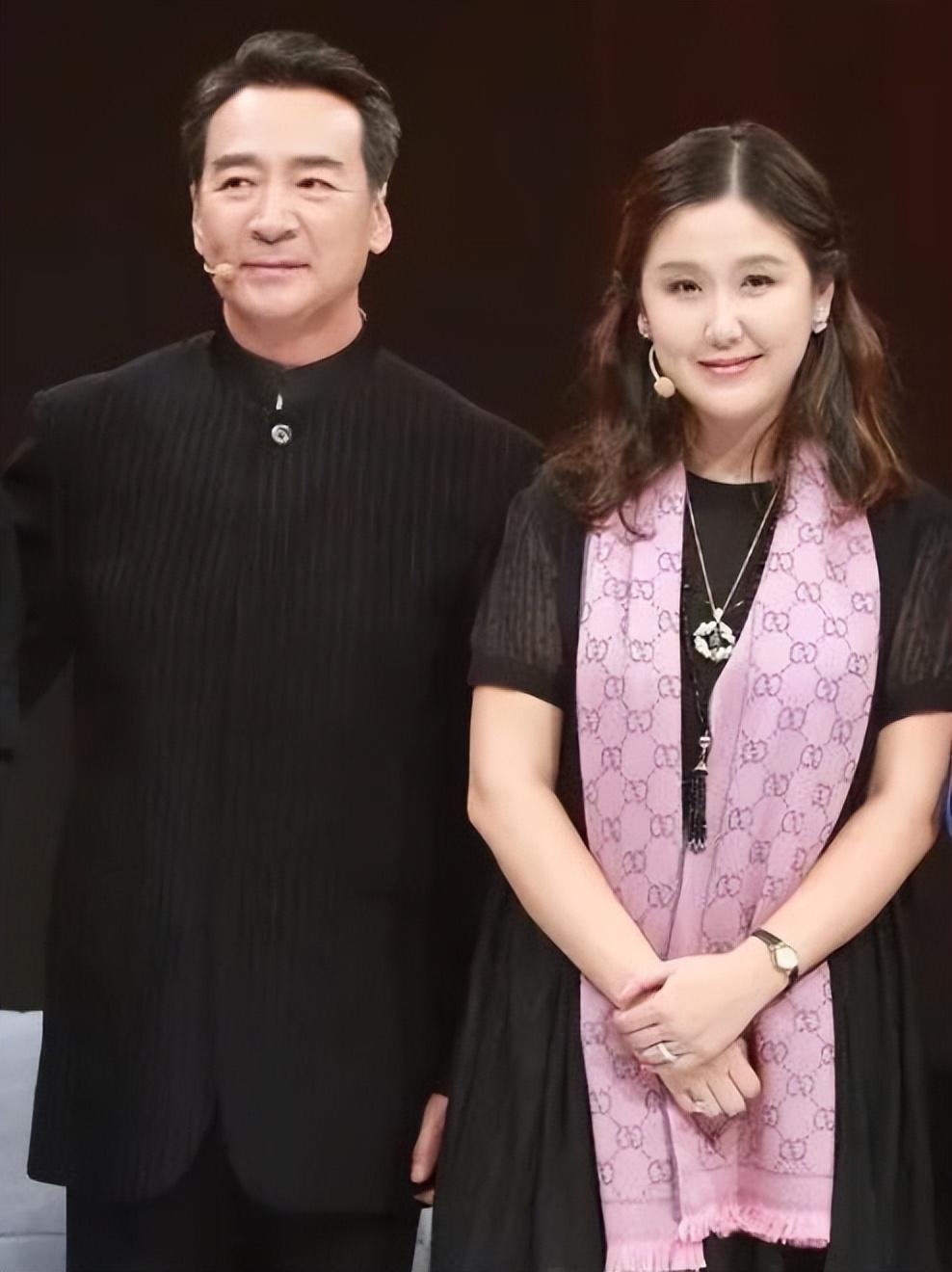 回顾69岁寇振海现状白发老态儿子上高中妻子风韵犹存