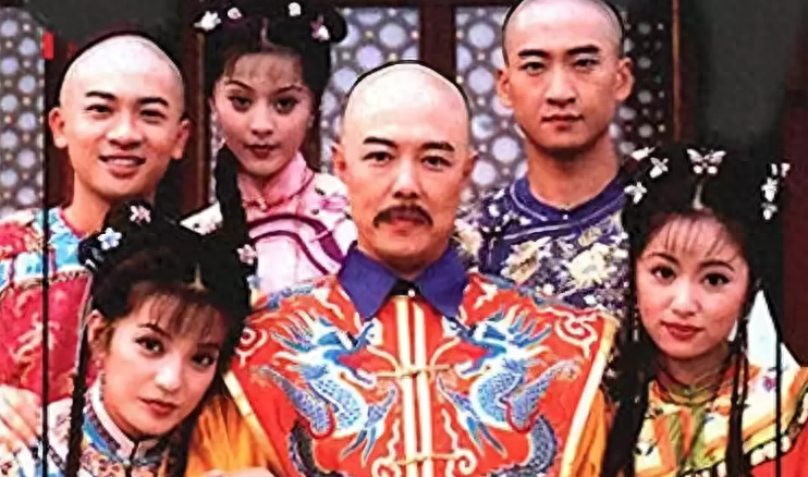 回顾张铁林老年得到惩罚做手术依靠轮椅活动至今独身一人