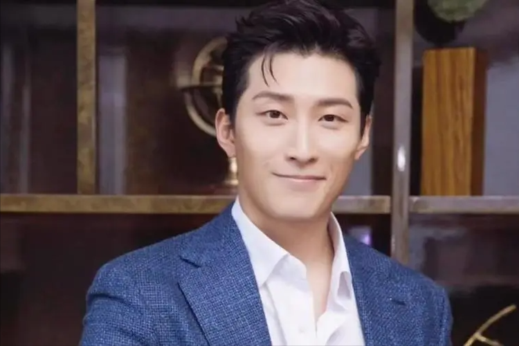 窦骁与何超莲之间的感情经过四年时间的考验之后,终于决定进入人生的