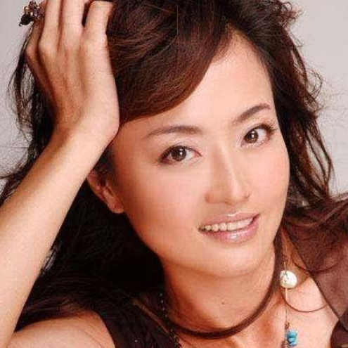 回顾央视主播沙桐二婚娶小12岁女演员55岁再离婚前妻怎样了