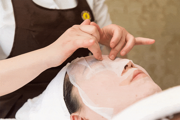 美容院内幕曝光:为何面膜市场难见?美容师朋友揭秘真相!