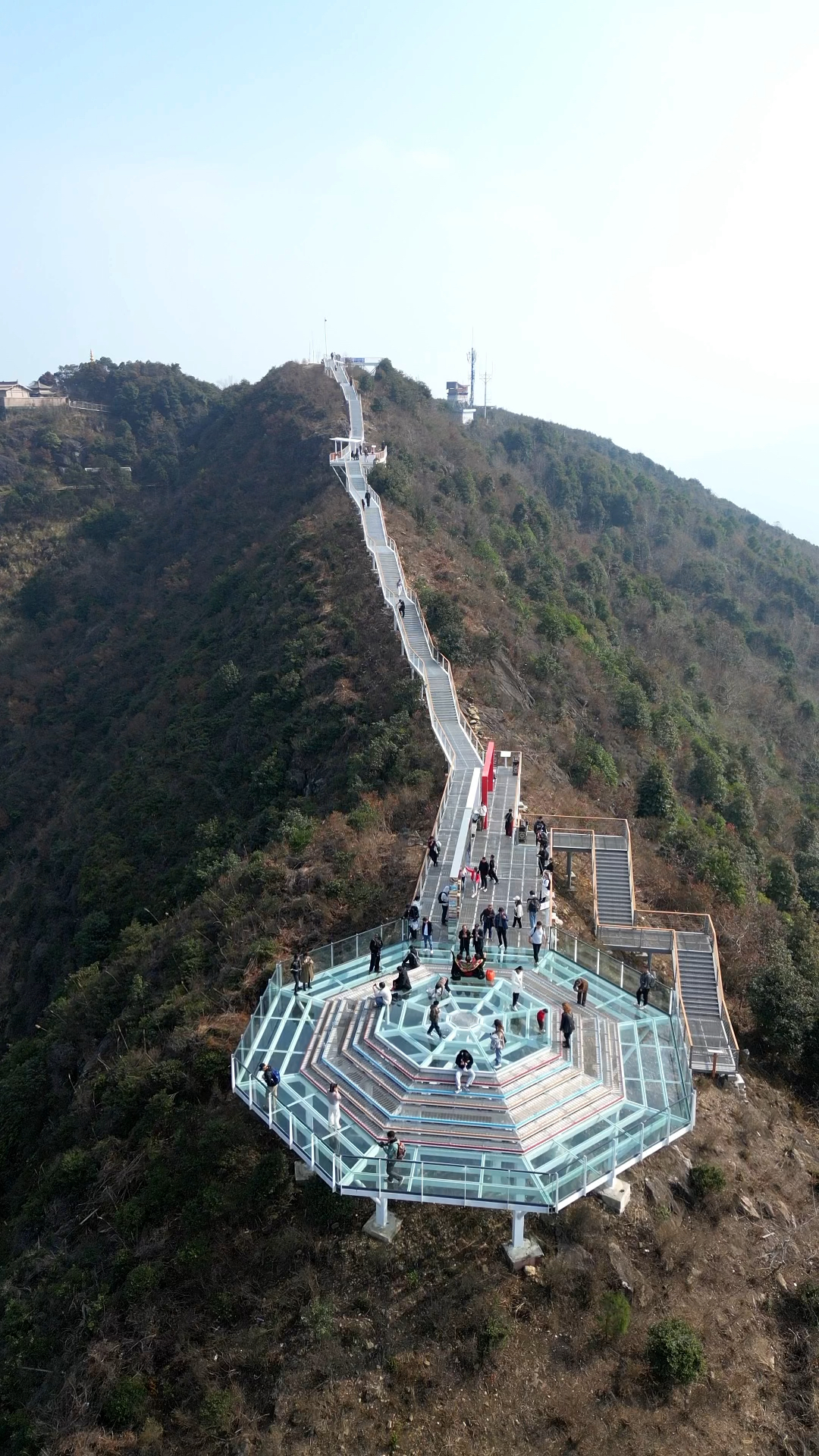 这里瑞安圣井山,一个藏在大山里的栈道攀梯,很适合徒步健身旅行