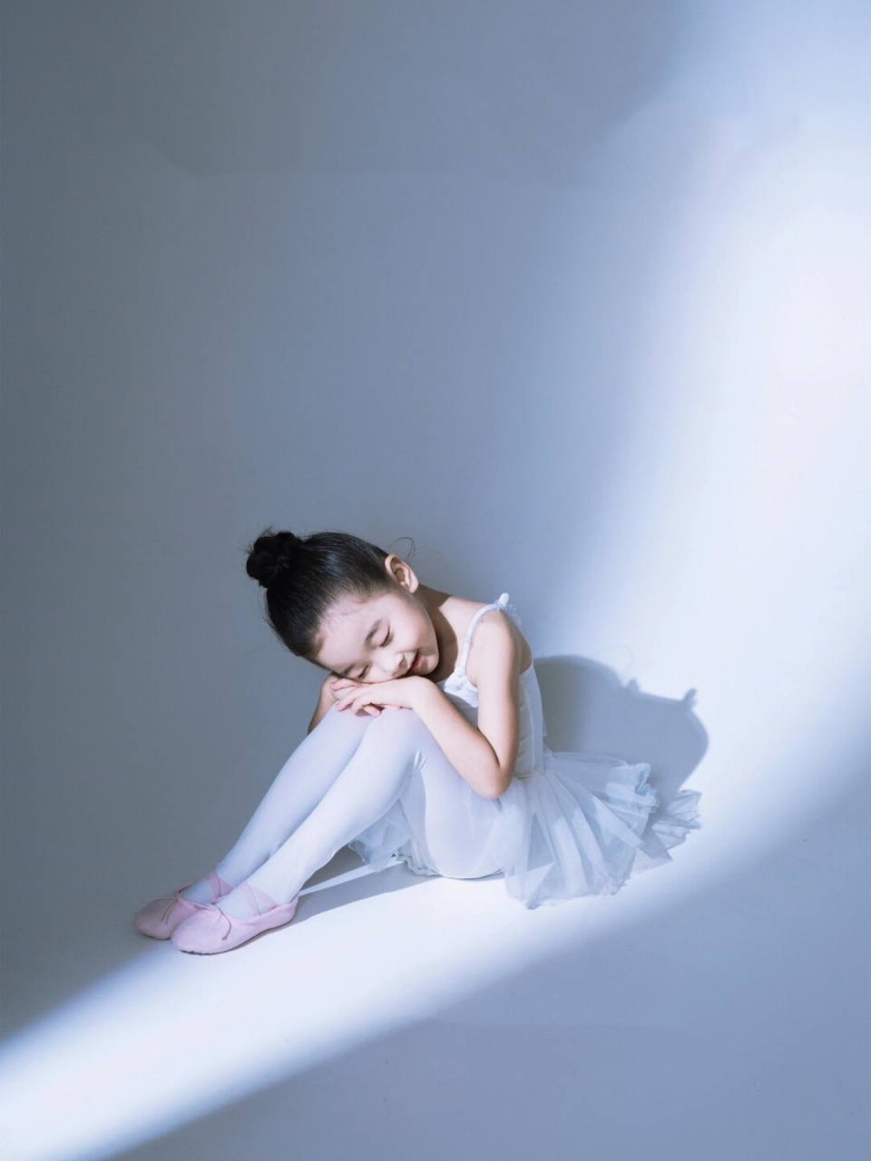 学习芭蕾舞的小女孩 舞姿收藏起来慢慢拍  每一个小女孩的心中,都藏着
