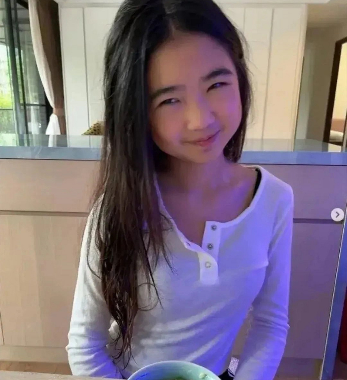 曹格女儿grace长大了,女大十八变,但脸型依旧可爱如初!