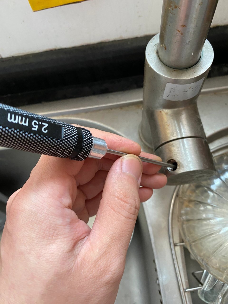 水龙头阀芯拆卸图解  家庭水龙头性价比维修,我自己动手也觉得挺简单