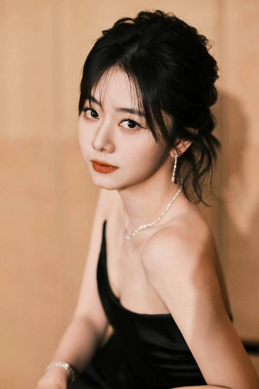 谭松韵《蜀锦人家》将播,演员与作品共铸成功之道  谭松韵主演的