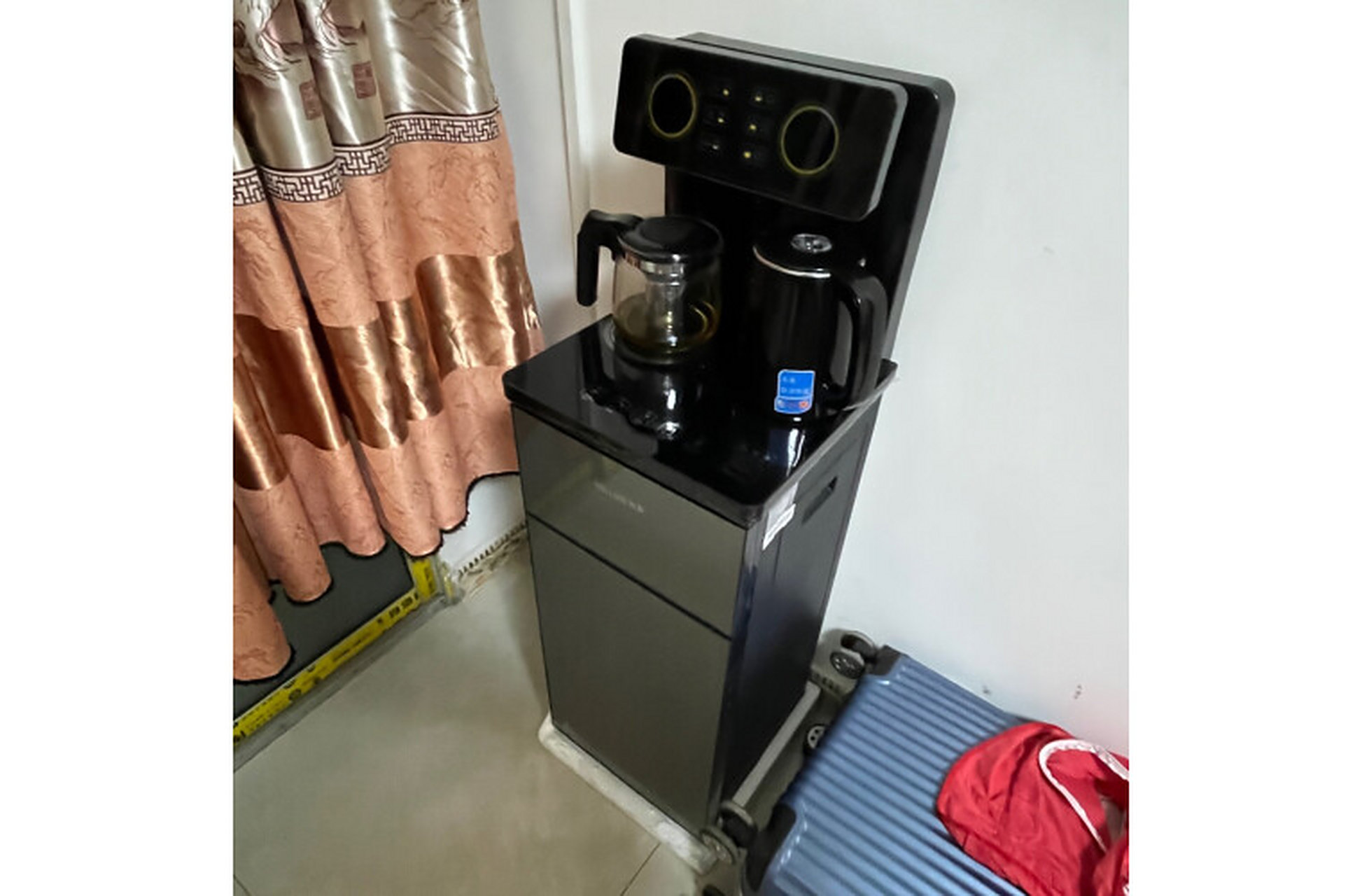 美菱(meiling)茶吧机这款茶吧机采用了高品质的材料制作,外观精致