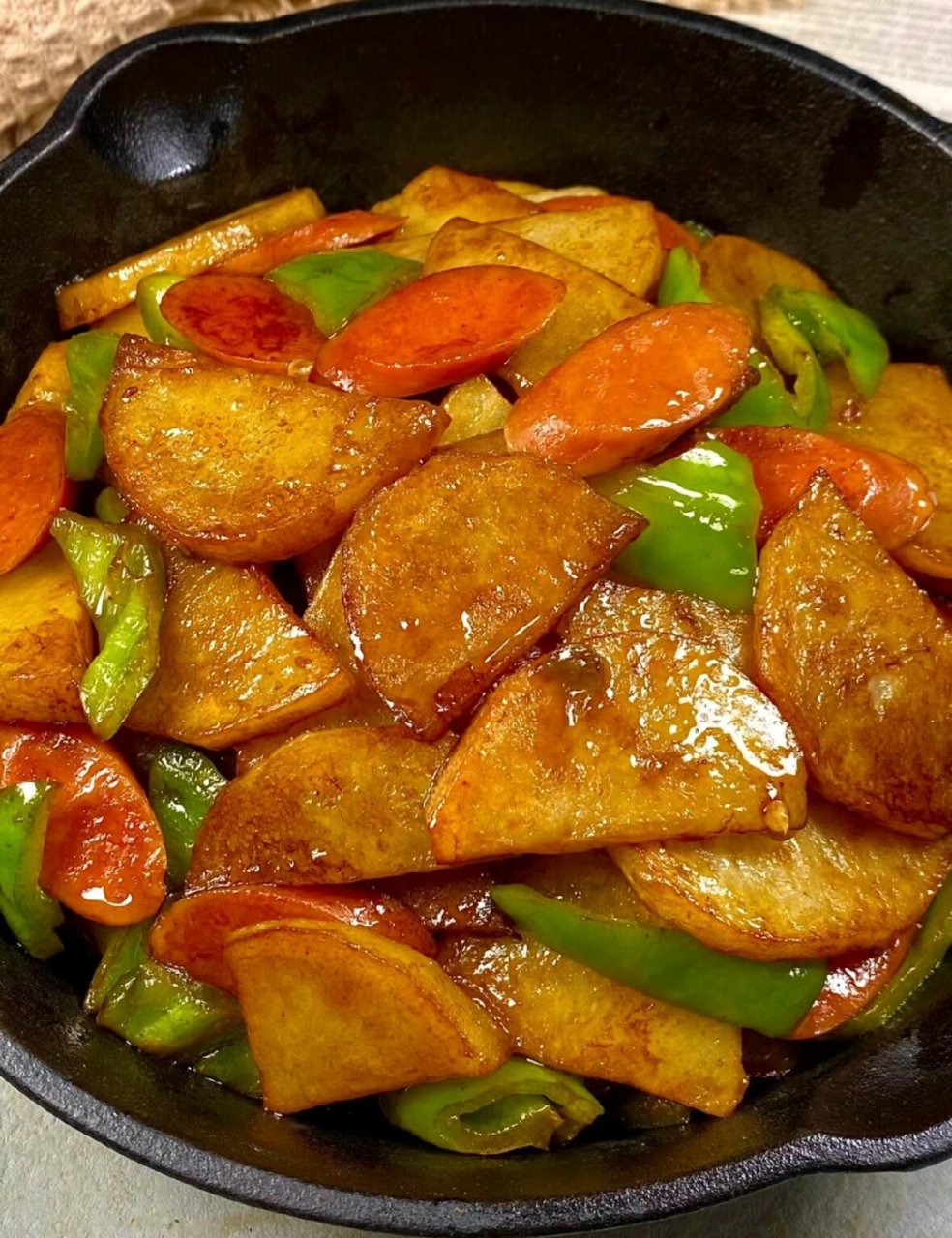 今天我要给你们分享一道巨巨巨好吃又简单的菜  土豆炒火腿09!