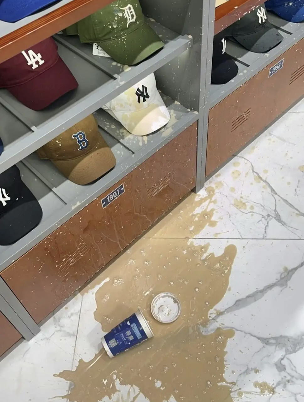 去逛街把奶茶泼了