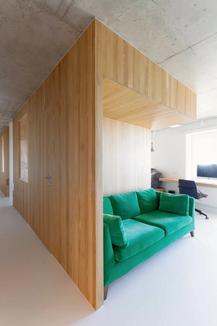 造个4㎡盒子床,直接拿下卧室,客厅和书房  客厅后侧做了这个地台盒子