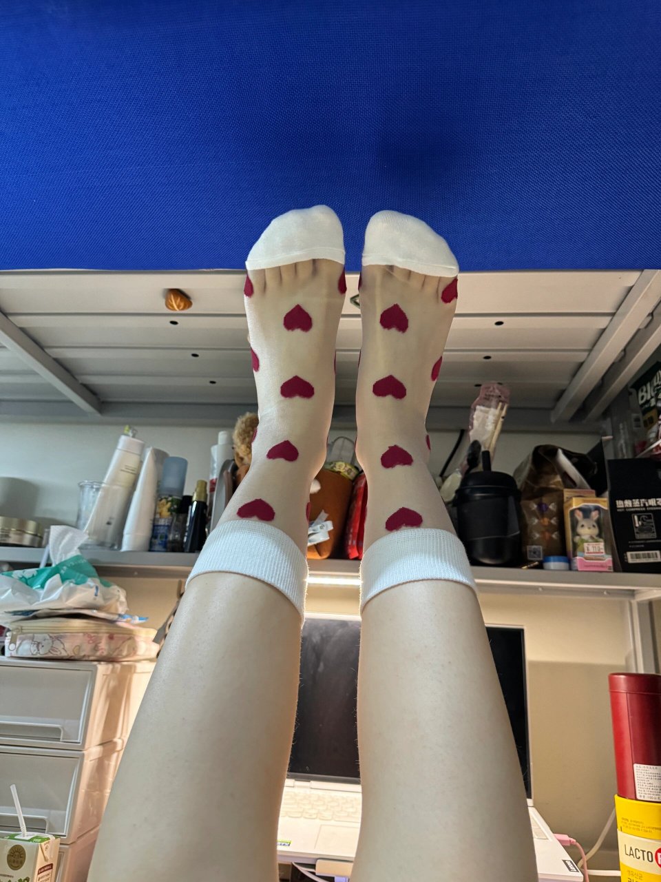 给自己的袜子换个心情,也是个不错的选择 #白棉袜# #女棉袜# #臭袜子