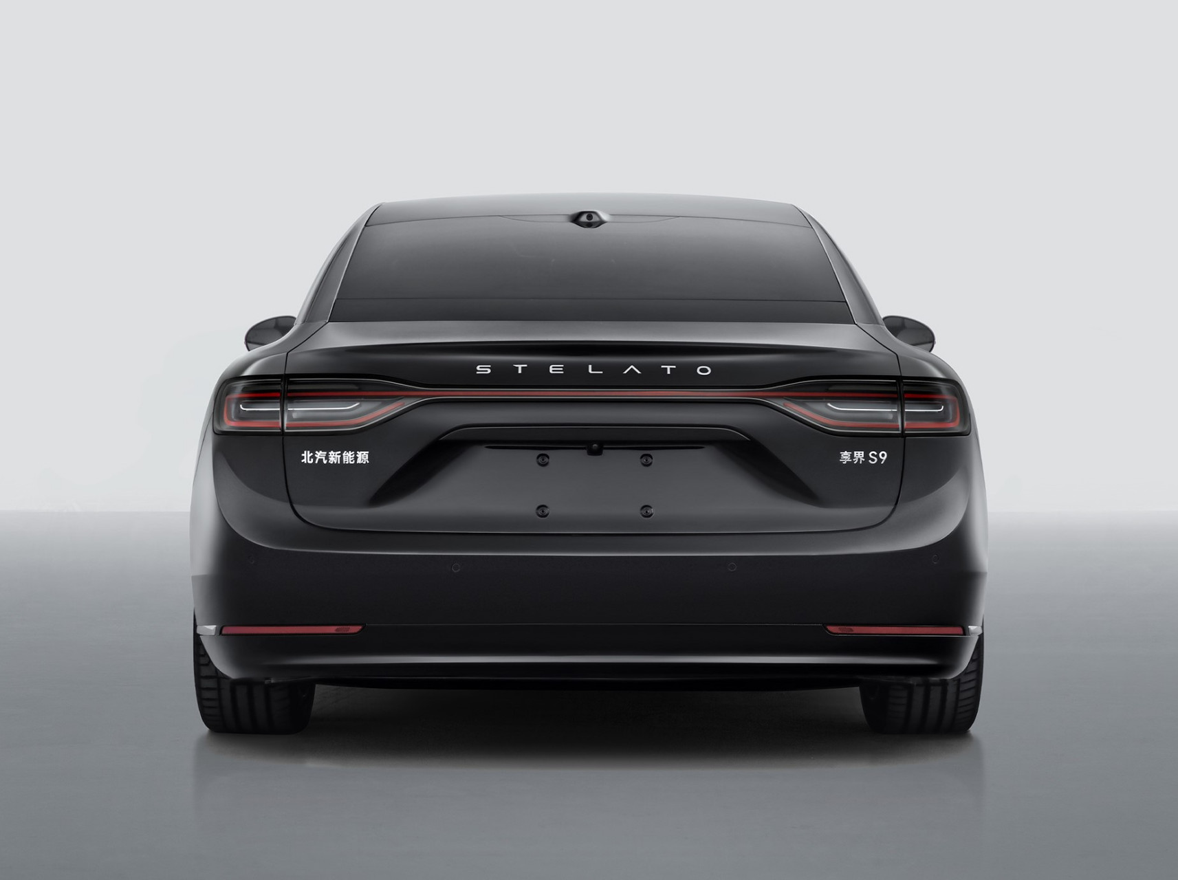 bmw的全称为巴伐利亚发动机制造厂,benz的全称为本茨,进入中国大陆