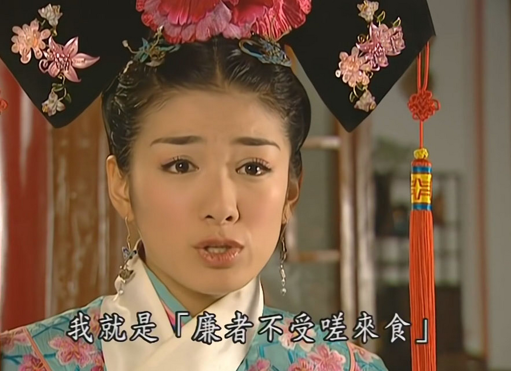 都说第三部的令妃变了,对小燕子没有一二部那么好了,但其实令妃一直都