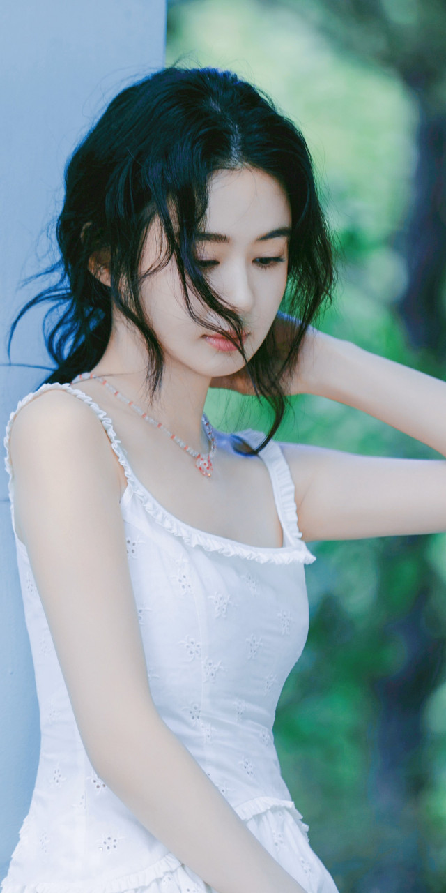 郑合惠子壁纸精选:白色吊带裙少女感满满 #郑合惠子