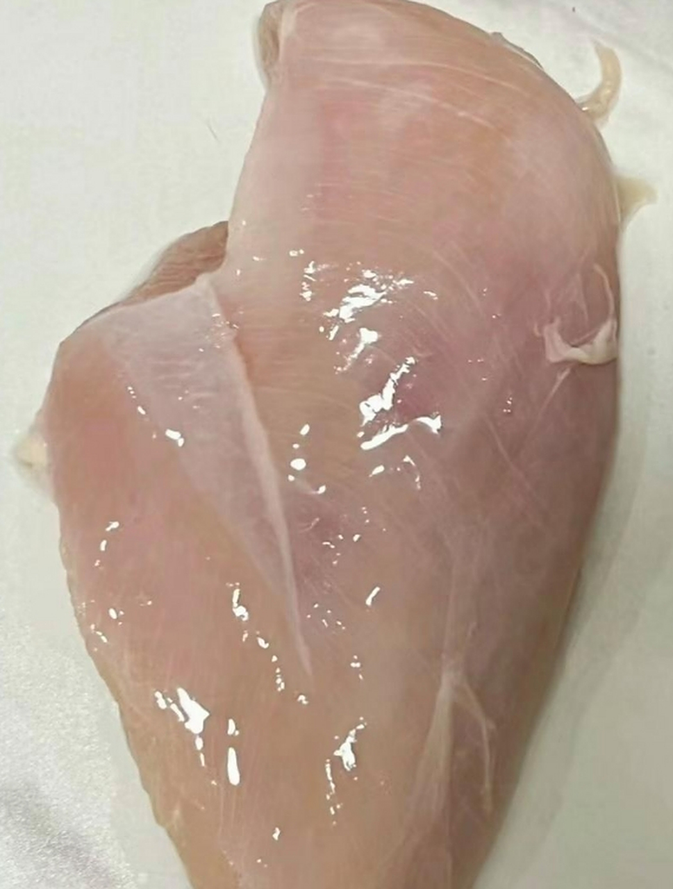 经过冷冻一年的鸡胸肉解冻后,是否仍然适宜食用?