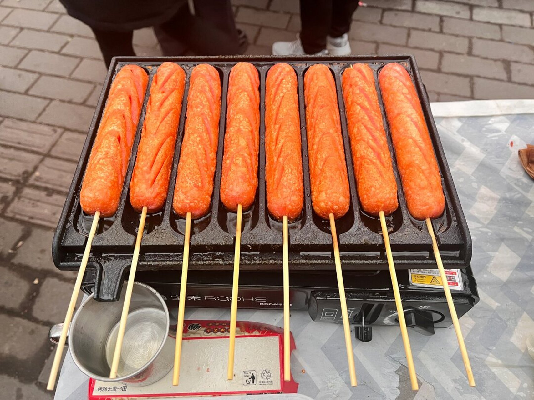 🌭 摆摊儿淀粉肠:街头美食的温暖回忆 😌🍢