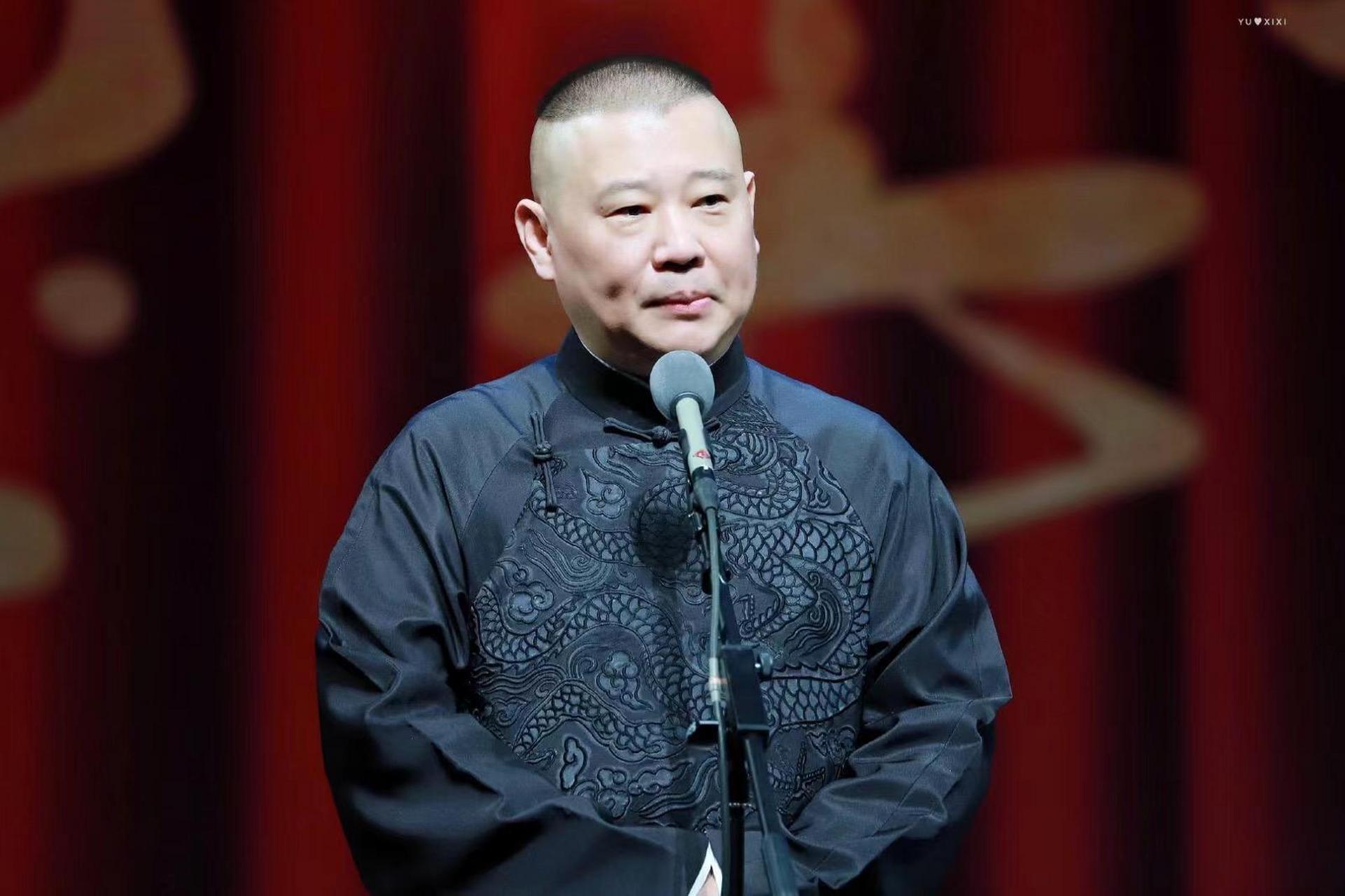 "  郭德纲是当代著名相声大师,多次参加春晚,门下弟子个个都是相声界
