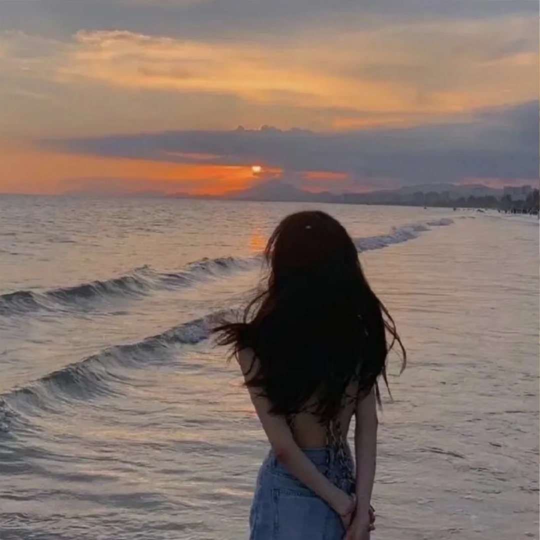 成熟韵味的40岁女人头像背影 95.@朝月词的动态