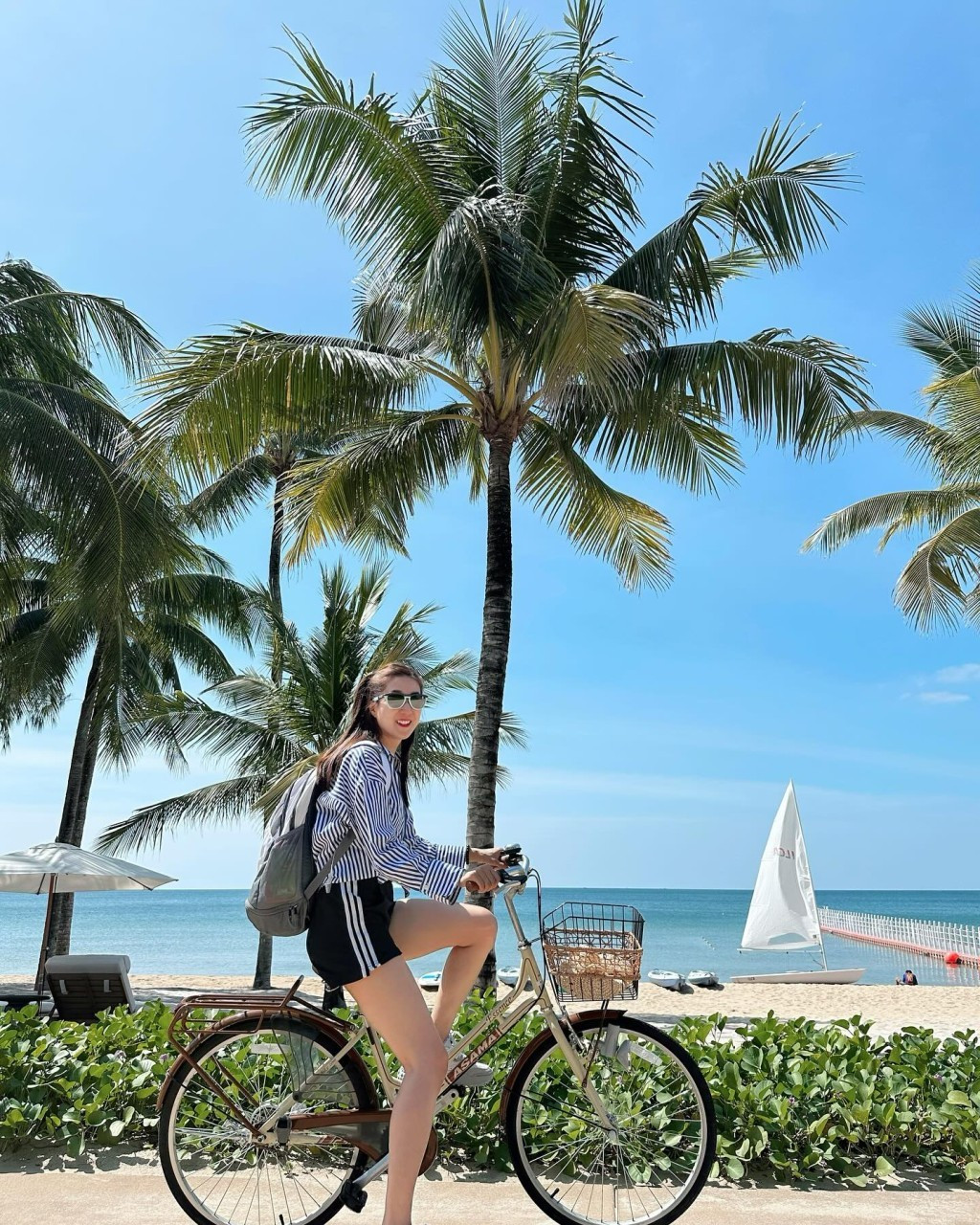 39岁辣妈钟嘉欣泳装照惊艳曝光,三孩妈竟似少女,美到犯规!