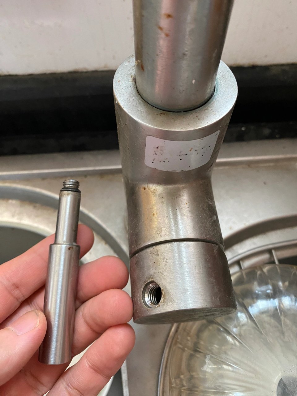 水龙头阀芯拆卸图解  家庭水龙头性价比维修,我自己动手也觉得挺简单