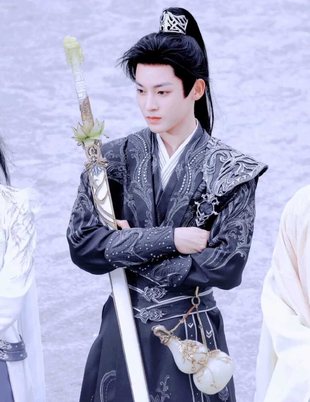 侯明昊新剧少年白马醉春风推荐  《少年白马醉春风》是一部古装武侠剧