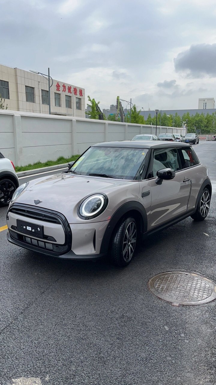 奔驰迷你mini2023款 mini款车型在最近几年备受大家的喜爱(尤其是女孩