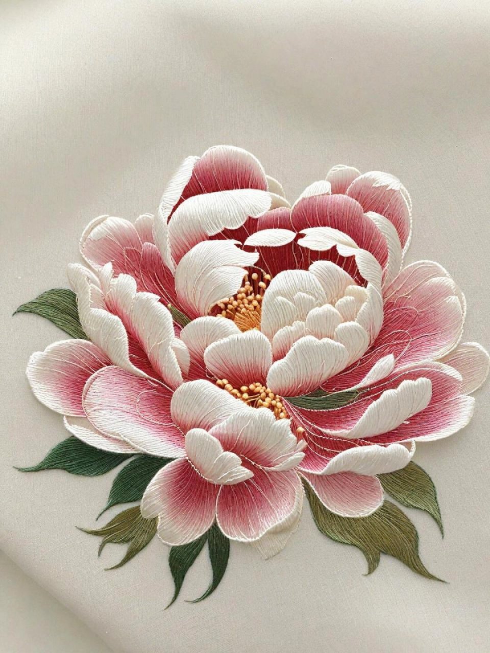 中式美学 牡丹  苏绣,那是一种源自苏州的绝美艺术,犹如一位婀娜多姿