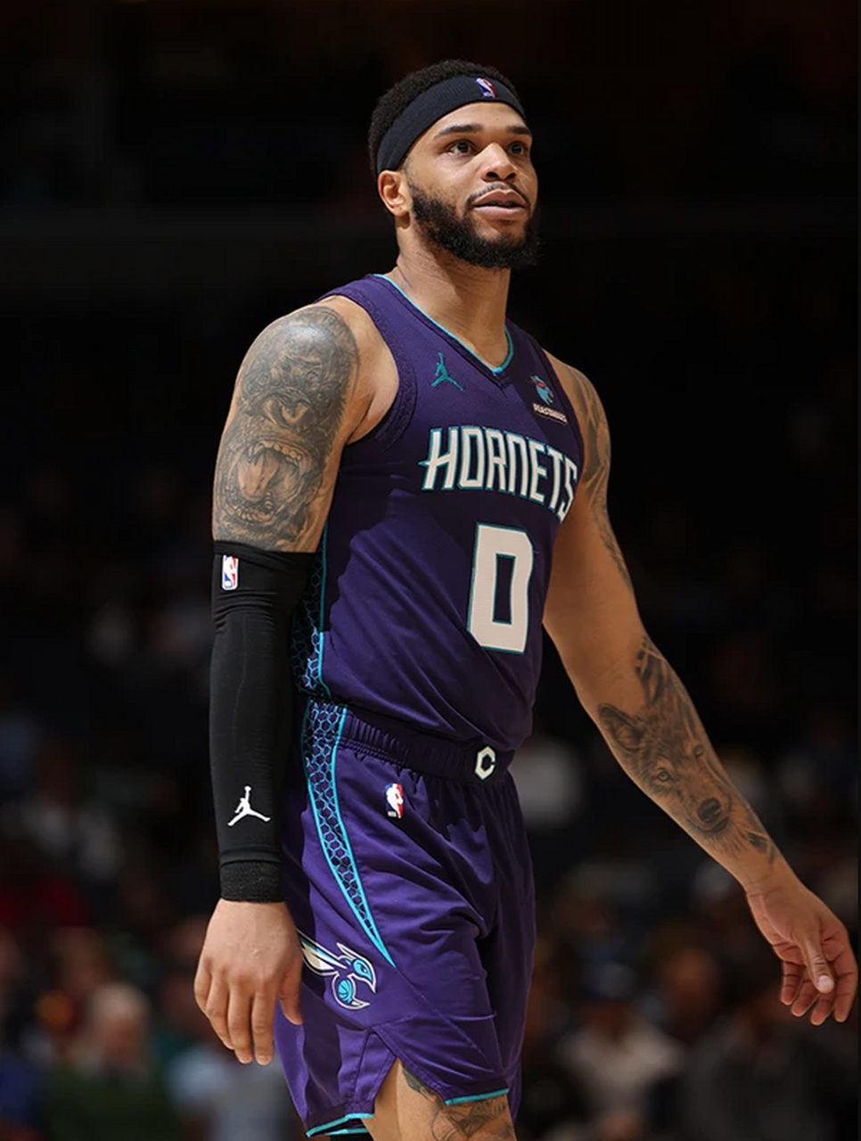 nba常规赛:布里奇斯27 6 6,米西奇25 8,gg-杰克逊26分,黄蜂赛季横扫