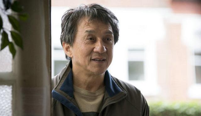 成龙还多次登上春晚演唱,是一个实力雄厚的歌手