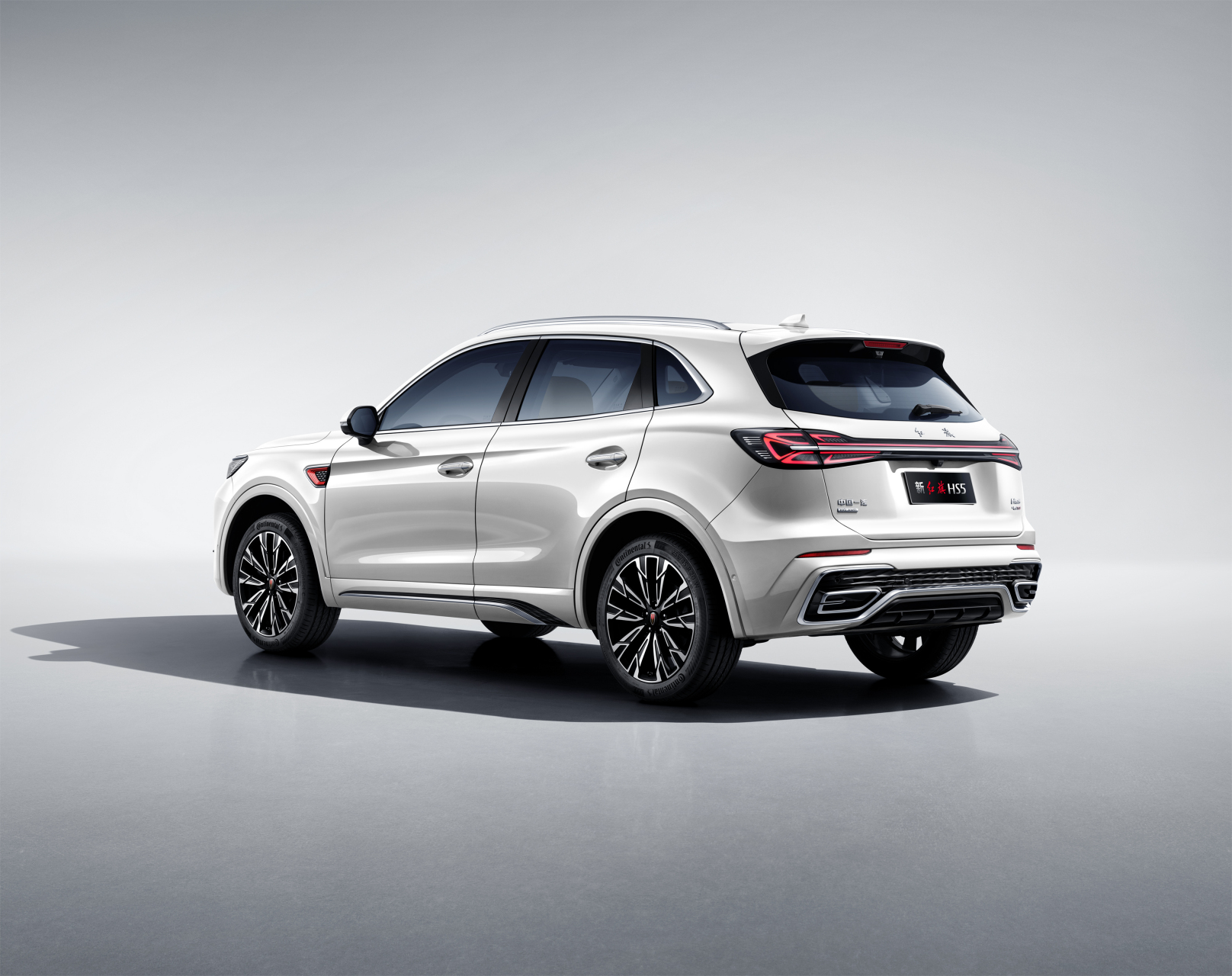 新红旗hs5销量突破50万辆,成国产b级豪华suv销量王.