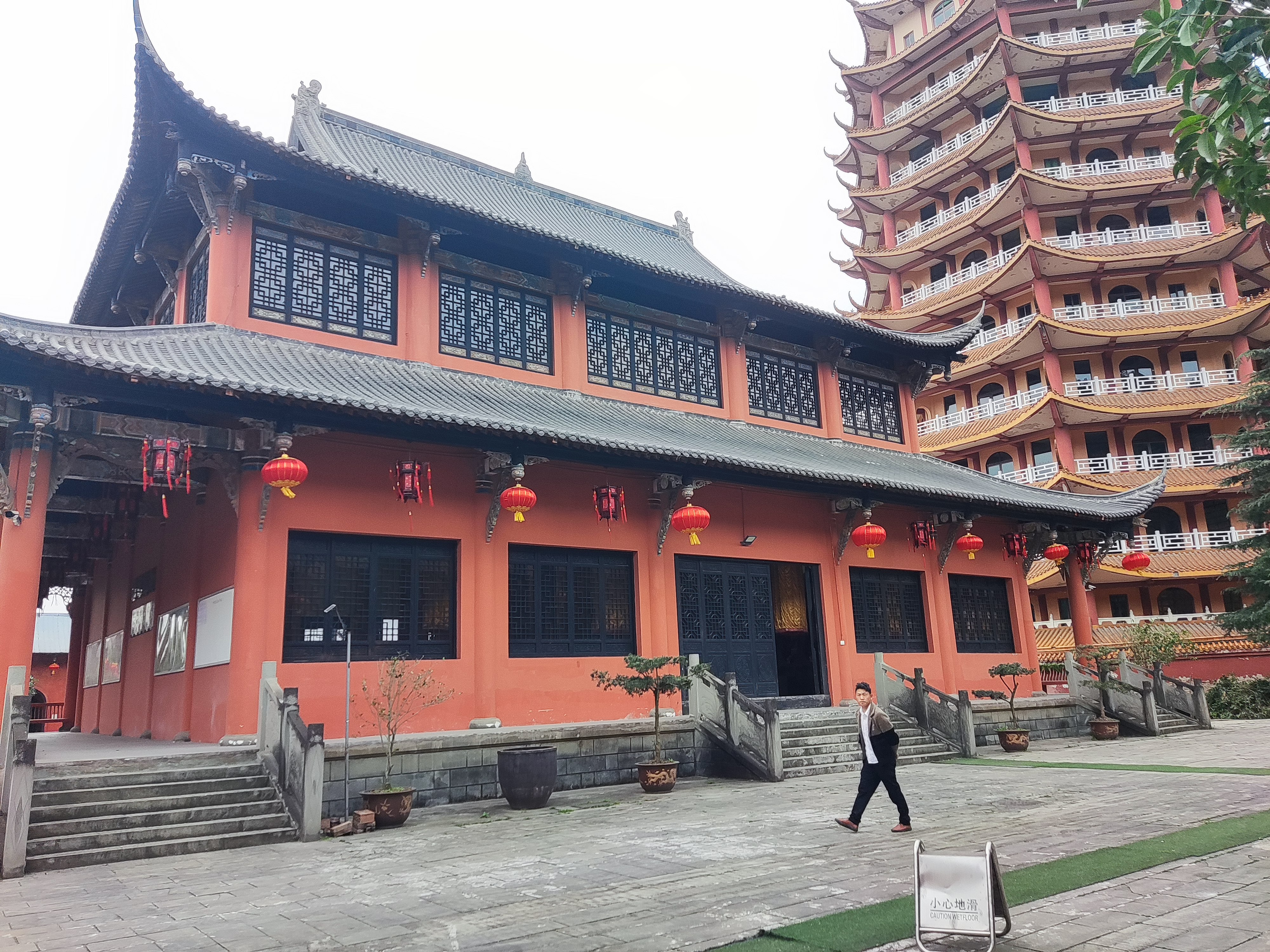 重庆低调的百年寺庙,建筑颇新却历史悠久,位置偏僻游客不多