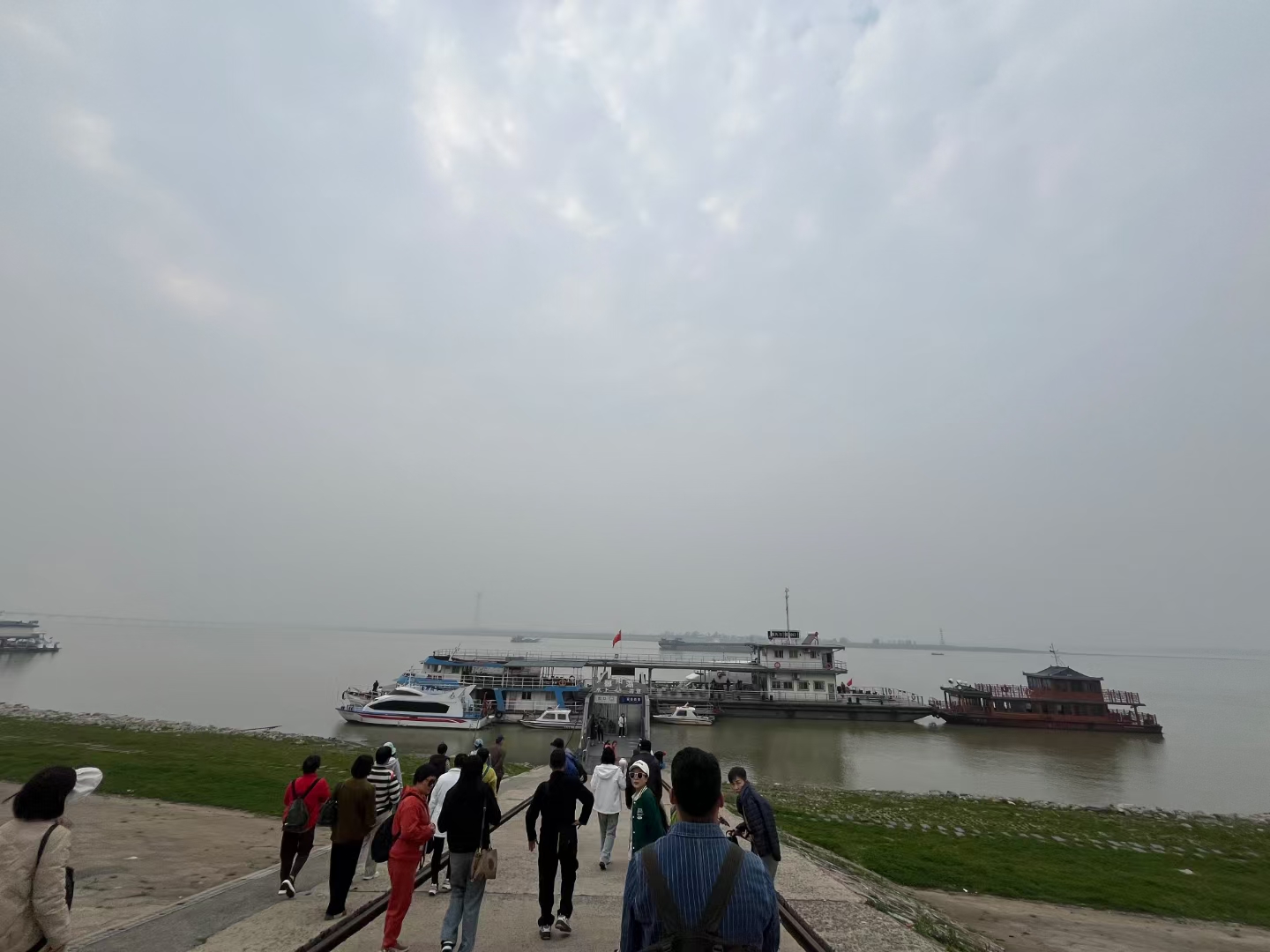 鄱(pó )阳湖,古称彭蠡泽,彭泽,官亭湖,扬澜,担石湖,位于江西省北部