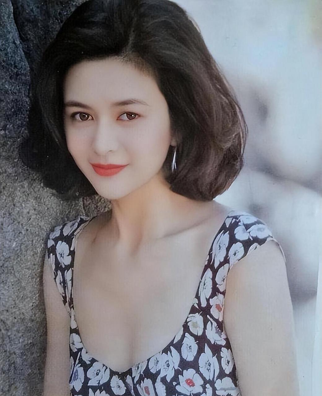 关之琳曾是刘德华爱而不得的女人,他曾公开表示关之林是香港明星圈儿