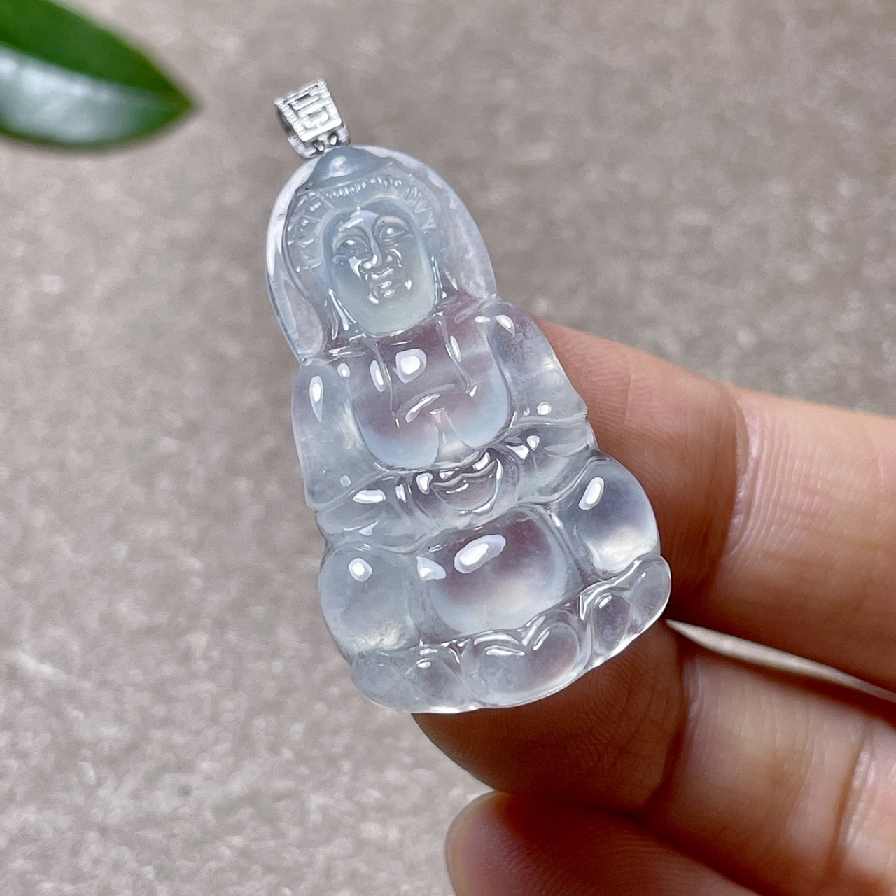 高冰观音,胶感十足,18k金镶扣头!裸石尺寸:32